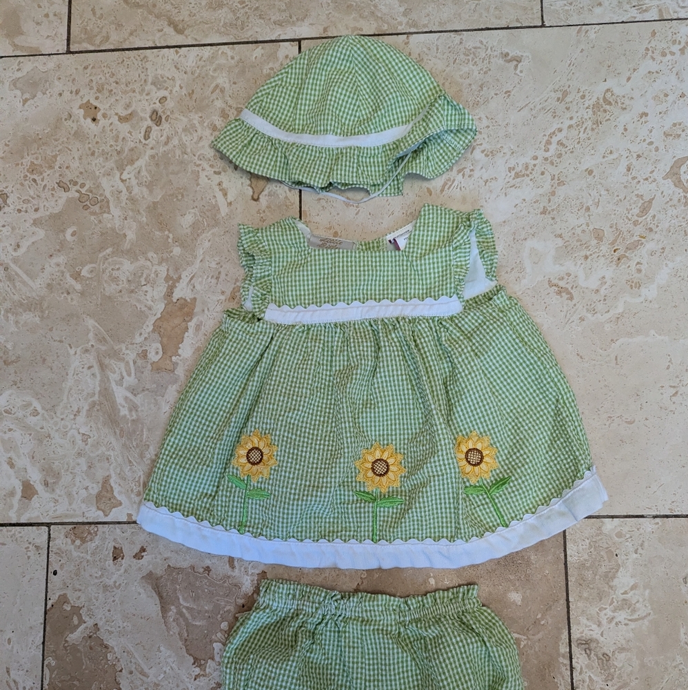 Vintage Green Gingham Baby Dress Set with Sunflower Embroidery